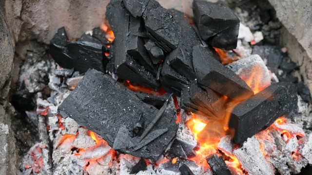 q もう失敗しない 初心者でもできる 着火剤を使って火起こしする方法 q Net